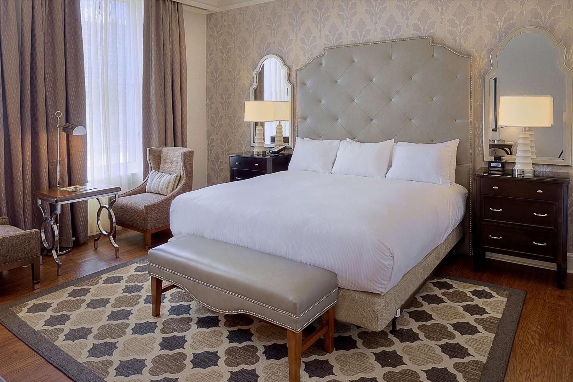 Superior Executive King Room with Fountain View
