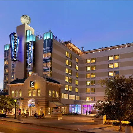 The Moonrise Hotel-3